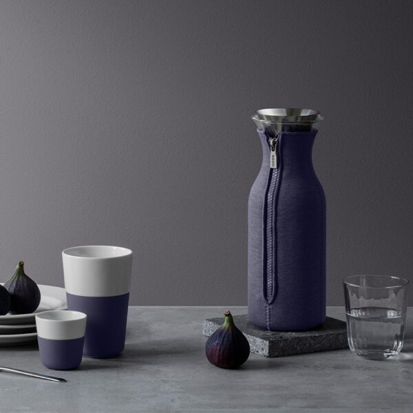 Carafe réfrigérateur avec fourreau Violet Blue Eva Solo – Image 2